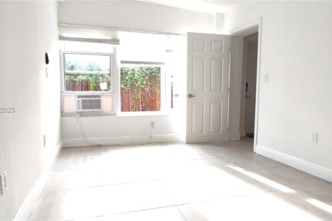 Villa ou maison à louer à Miami, Floride: 1 chambre, 140.38 m2 № 1923105 - photo 9