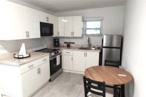 Villa ou maison à louer à Miami, Floride: 1 chambre, 140.38 m2 № 1923105 - photo 4