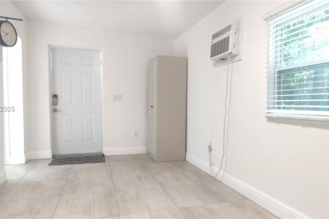 Villa ou maison à louer à Miami, Floride: 1 chambre, 140.38 m2 № 1923105 - photo 2