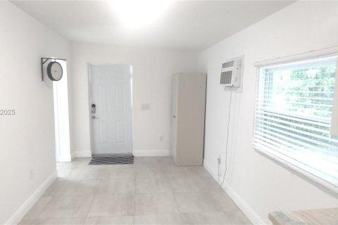 Villa ou maison à louer à Miami, Floride: 1 chambre, 140.38 m2 № 1923105 - photo 1