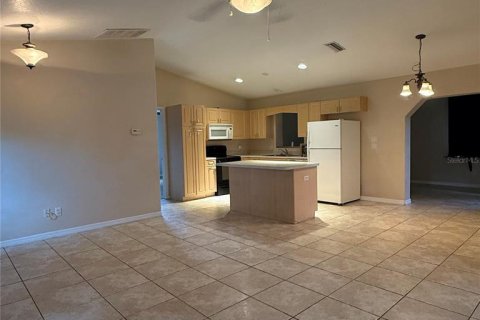 Casa en alquiler en North Port, Florida, 3 dormitorios, 129.32 m2 № 1901269 - foto 4