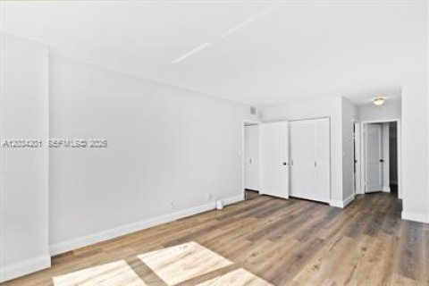 Condo in Hallandale Beach, Florida, 2 bedrooms  № 2088374 - photo 6
