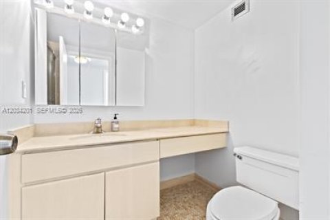 Condo in Hallandale Beach, Florida, 2 bedrooms  № 2088374 - photo 7