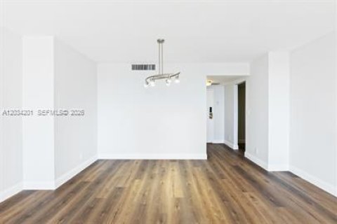 Condo in Hallandale Beach, Florida, 2 bedrooms  № 2088374 - photo 14