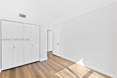 Condo in Hallandale Beach, Florida, 2 bedrooms  № 2088374 - photo 8
