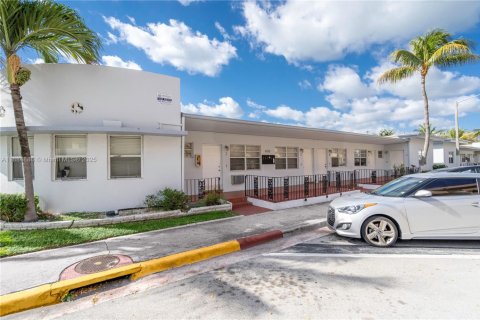 Apartamento en alquiler en Miami Beach, Florida, 51.1 m2 № 1930284 - foto 1