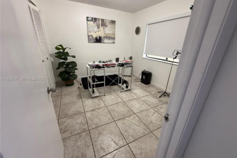 Touwnhouse à vendre à Miami, Floride: 3 chambres, 142.14 m2 № 1988729 - photo 6