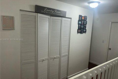 Touwnhouse à vendre à Miami, Floride: 3 chambres, 142.14 m2 № 1988729 - photo 13