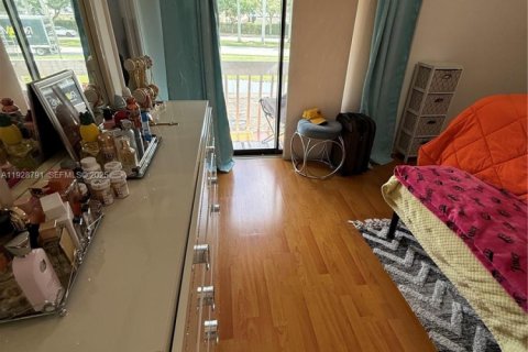 Touwnhouse à vendre à Miami, Floride: 3 chambres, 142.14 m2 № 1988729 - photo 20