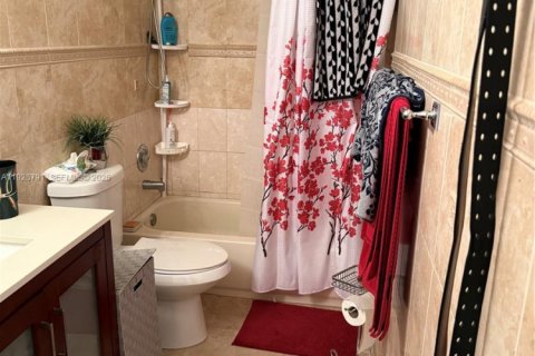 Touwnhouse à vendre à Miami, Floride: 3 chambres, 142.14 m2 № 1988729 - photo 21