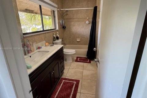 Touwnhouse à vendre à Miami, Floride: 3 chambres, 142.14 m2 № 1988729 - photo 16