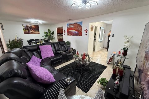 Touwnhouse à vendre à Miami, Floride: 3 chambres, 142.14 m2 № 1988729 - photo 5