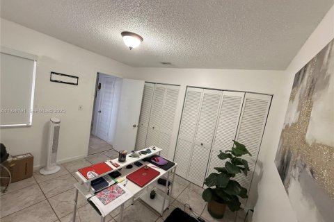 Touwnhouse à vendre à Miami, Floride: 3 chambres, 142.14 m2 № 1988729 - photo 7