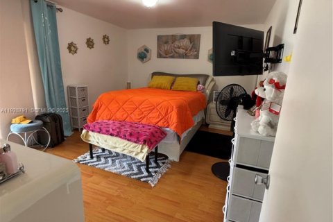 Touwnhouse à vendre à Miami, Floride: 3 chambres, 142.14 m2 № 1988729 - photo 18