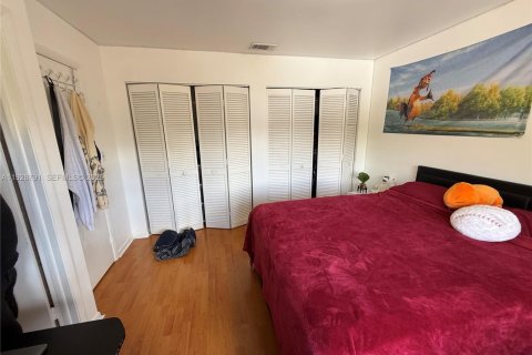 Touwnhouse à vendre à Miami, Floride: 3 chambres, 142.14 m2 № 1988729 - photo 15