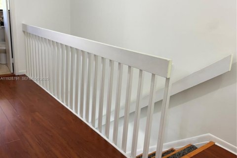 Touwnhouse à vendre à Miami, Floride: 3 chambres, 142.14 m2 № 1988729 - photo 12