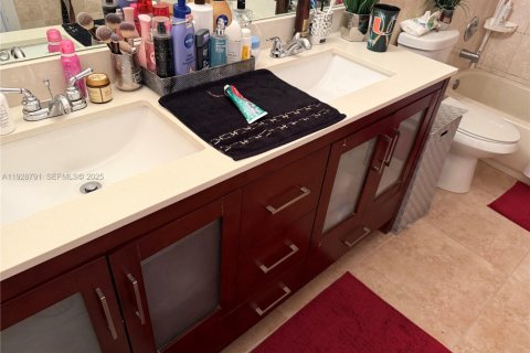 Touwnhouse à vendre à Miami, Floride: 3 chambres, 142.14 m2 № 1988729 - photo 22