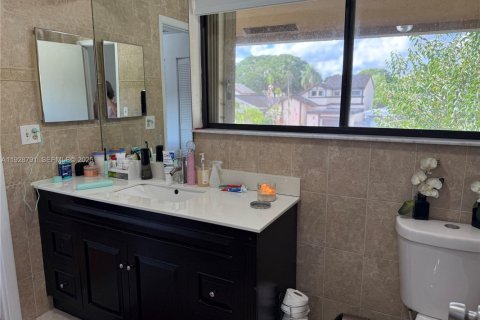 Touwnhouse à vendre à Miami, Floride: 3 chambres, 142.14 m2 № 1988729 - photo 17