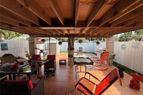 Touwnhouse à vendre à Miami, Floride: 3 chambres, 142.14 m2 № 1988729 - photo 3
