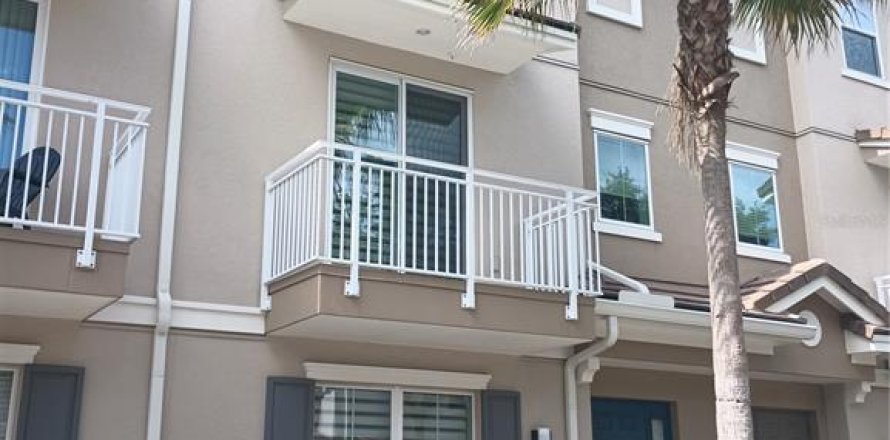Townhouse in Lake Mary, Florida 3 bedrooms, 184.78 sq.m. № 2234217