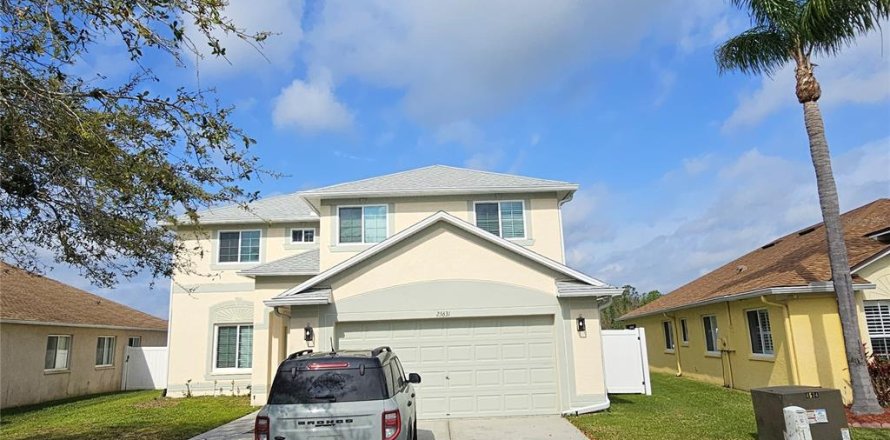 House in Land O' Lakes, Florida 6 bedrooms, 250.65 sq.m. № 1577359