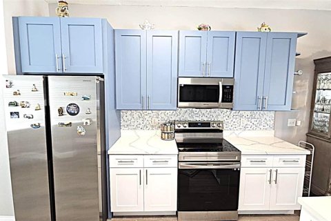House in Land O' Lakes, Florida 6 bedrooms, 250.65 sq.m. № 1577359 - photo 25