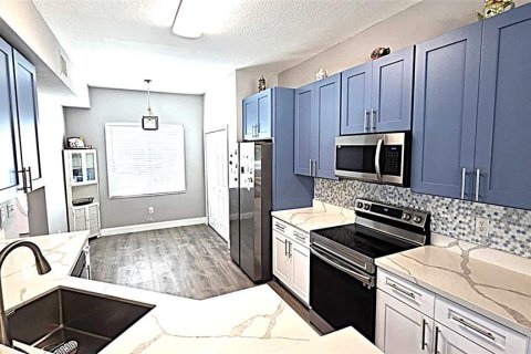 House in Land O' Lakes, Florida 6 bedrooms, 250.65 sq.m. № 1577359 - photo 26
