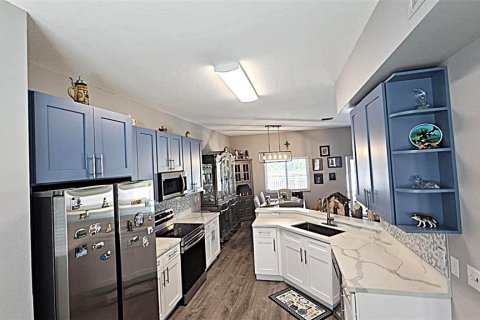 House in Land O' Lakes, Florida 6 bedrooms, 250.65 sq.m. № 1577359 - photo 21