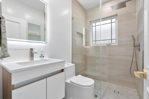 House in Miami, Florida 2 bedrooms, 127.74 sq.m. № 2038363 - photo 16