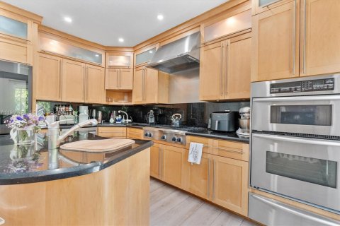 House in Miami, Florida 2 bedrooms, 127.74 sq.m. № 2038363 - photo 9