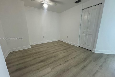 Condo in Miami, Florida, 2 bedrooms  № 2076748 - photo 3