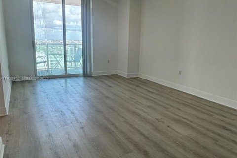 Condo in Miami, Florida, 2 bedrooms  № 2076748 - photo 2
