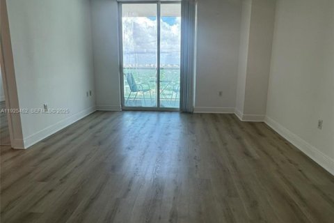 Condo in Miami, Florida, 2 bedrooms  № 2076748 - photo 12