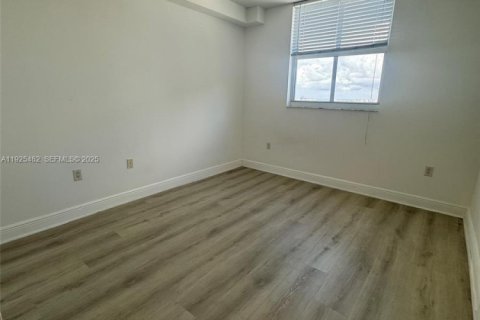 Condo in Miami, Florida, 2 bedrooms  № 2076748 - photo 15