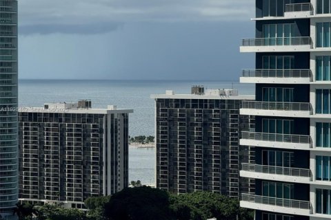 Condo in Miami, Florida, 2 bedrooms  № 2076748 - photo 18