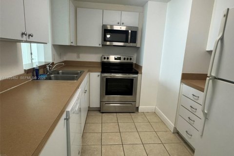 Condo in Miami, Florida, 2 bedrooms  № 2076748 - photo 6