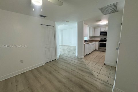 Condo in Miami, Florida, 2 bedrooms  № 2076748 - photo 4