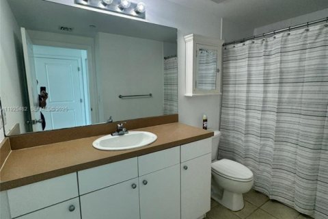 Condo in Miami, Florida, 2 bedrooms  № 2076748 - photo 10