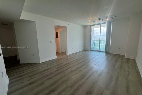 Condo in Miami, Florida, 2 bedrooms  № 2076748 - photo 8
