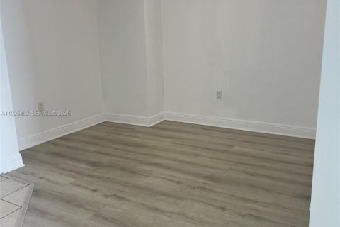 Condo in Miami, Florida, 2 bedrooms  № 2076748 - photo 5