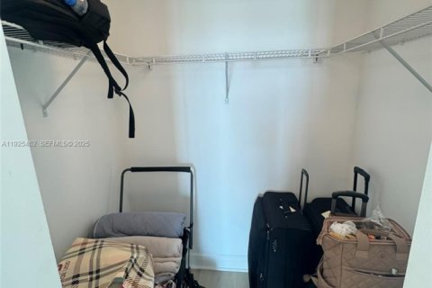 Condo in Miami, Florida, 2 bedrooms  № 2076748 - photo 9