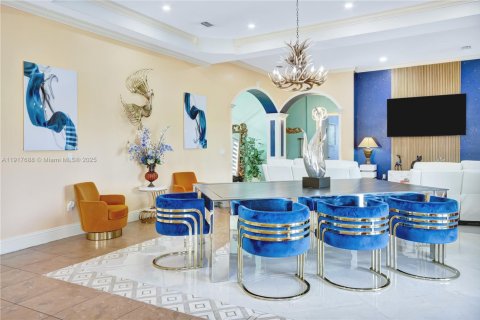 Villa ou maison à vendre à Miami, Floride: 6 chambres, 465.16 m2 № 1973165 - photo 10