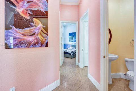 Villa ou maison à vendre à Miami, Floride: 6 chambres, 465.16 m2 № 1973165 - photo 24