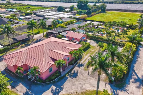 Villa ou maison à vendre à Miami, Floride: 6 chambres, 465.16 m2 № 1973165 - photo 2