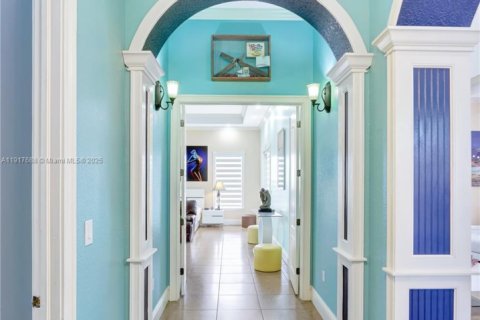 Villa ou maison à vendre à Miami, Floride: 6 chambres, 465.16 m2 № 1973165 - photo 16