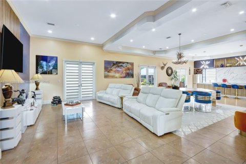 Villa ou maison à vendre à Miami, Floride: 6 chambres, 465.16 m2 № 1973165 - photo 9