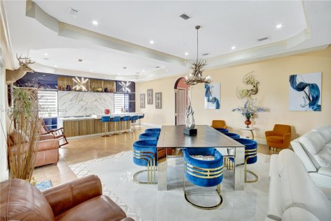 Villa ou maison à vendre à Miami, Floride: 6 chambres, 465.16 m2 № 1973165 - photo 13