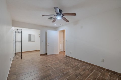 Appartement à louer à Brandon, Floride: 1 chambre, 130.06 m2 № 2428684 - photo 12