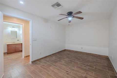 Appartement à louer à Brandon, Floride: 1 chambre, 130.06 m2 № 2428684 - photo 11