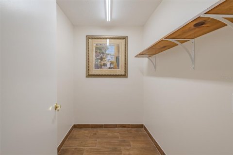 Appartement à louer à Brandon, Floride: 1 chambre, 130.06 m2 № 2428684 - photo 8